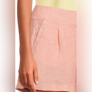 NWT Lilly Pulitzer 4" Captina Linen pull on shorts
Large
